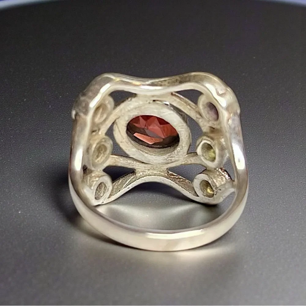 925 Sterling Silver this exquisite